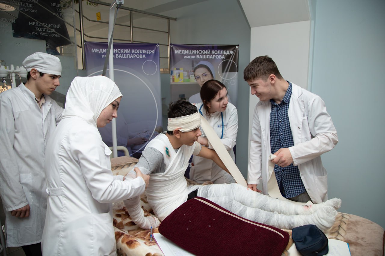 Около 300 школьников приняли участие в профориентационной квест-игре организованной в Медицинском колледже им. Башларова